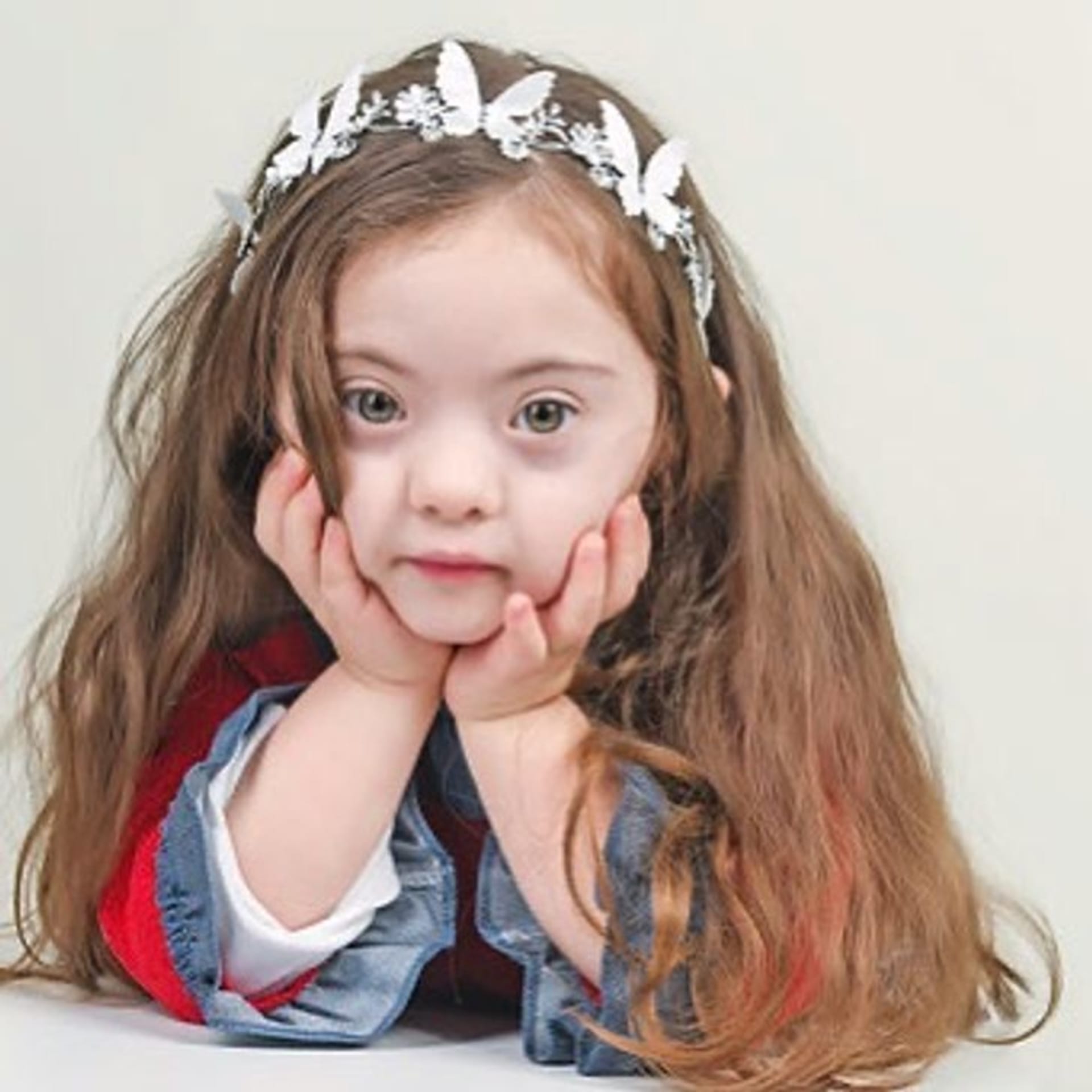 4letá dívka s Downovým syndromem pózuje jako modelka 2