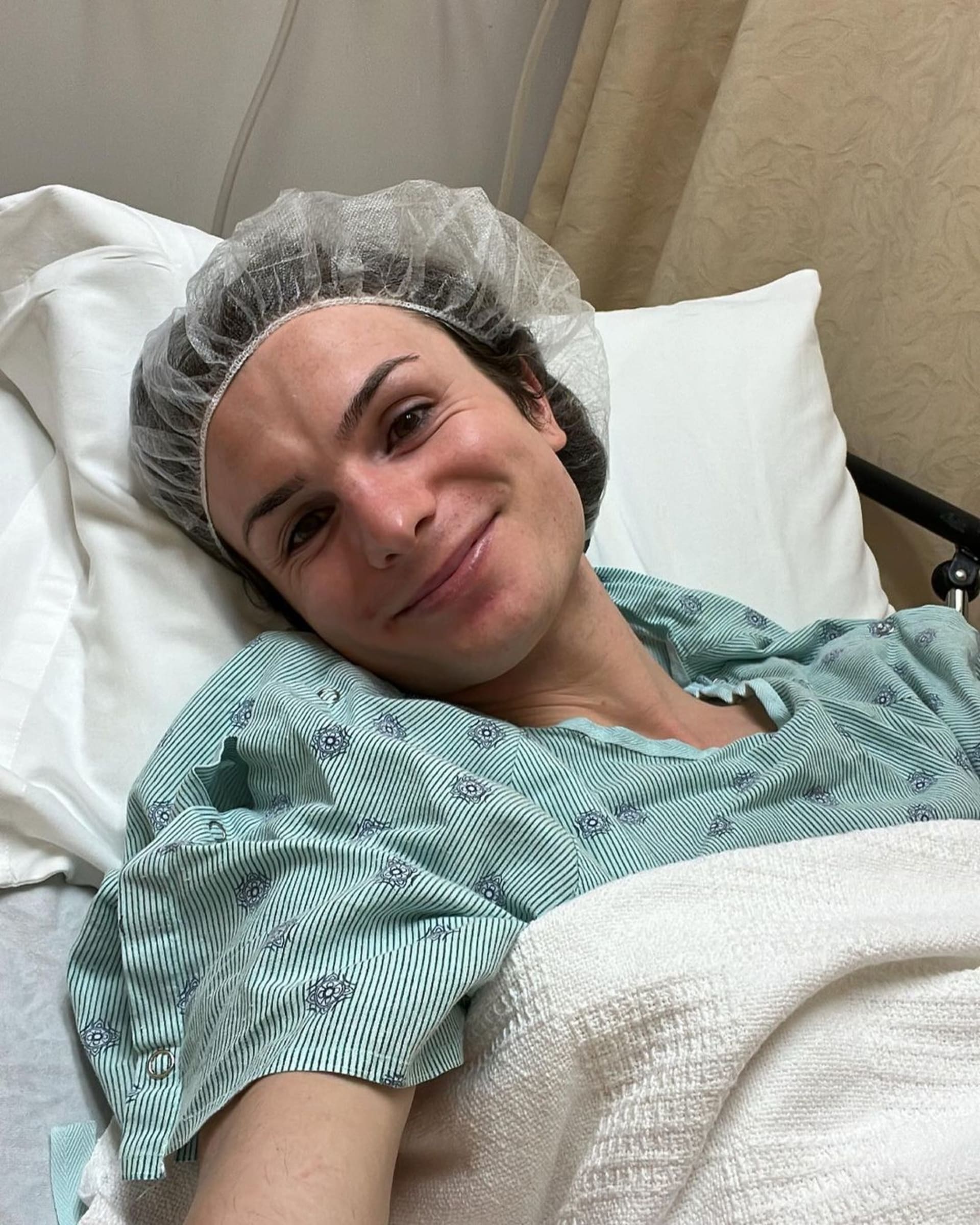 Koncem roku tiktokerka podstoupila feminizaci obličeje a sdílela poslední selfíčko před operací