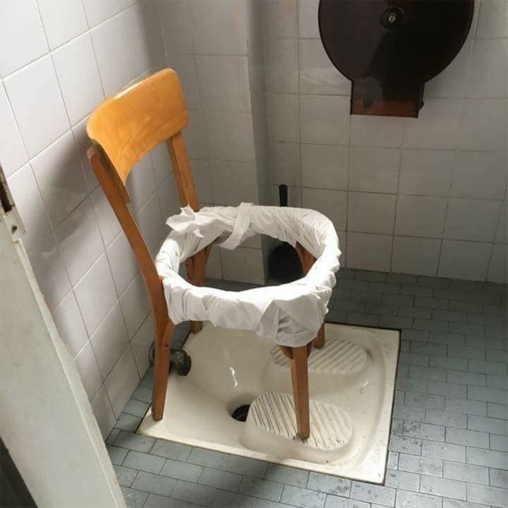 Šílené záchody, na kterých by se vyčůral jen málokdo 15