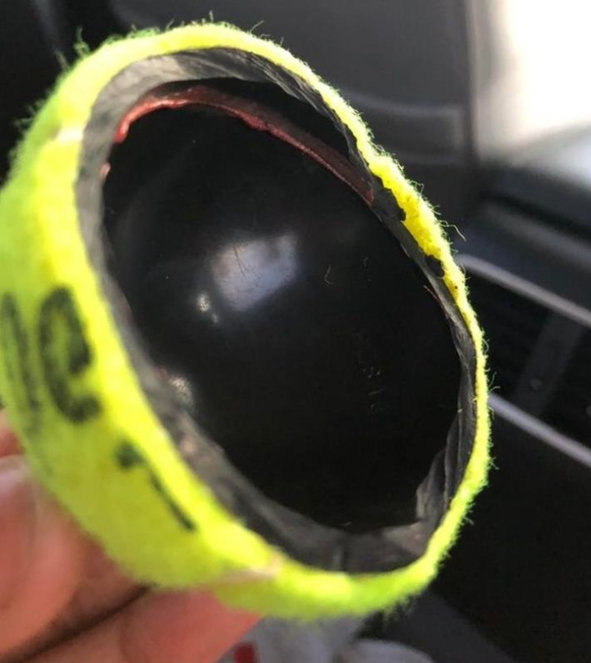 Vnitřek tenisového míčku