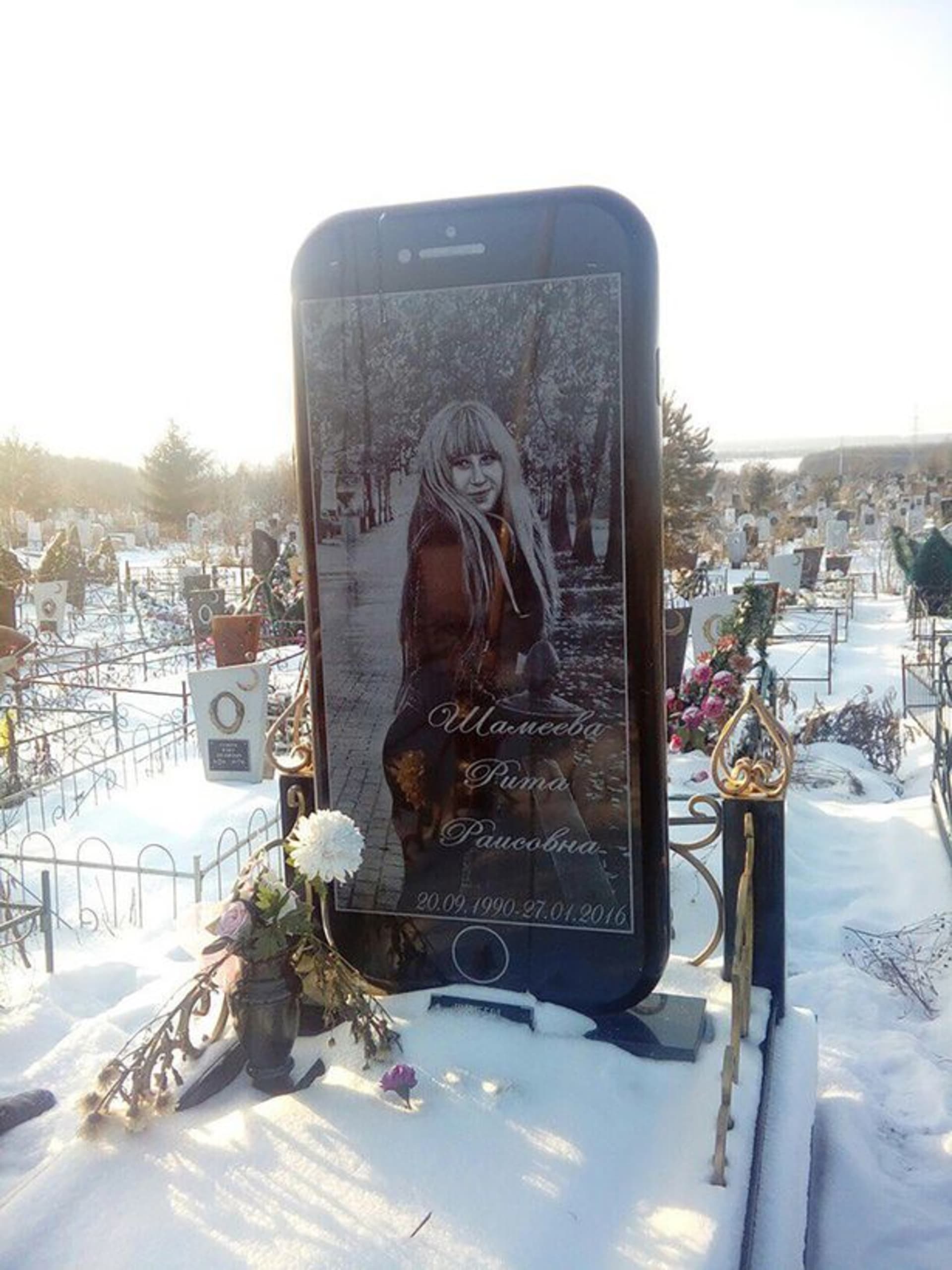 iPhone jako náhrobní kámen 3
