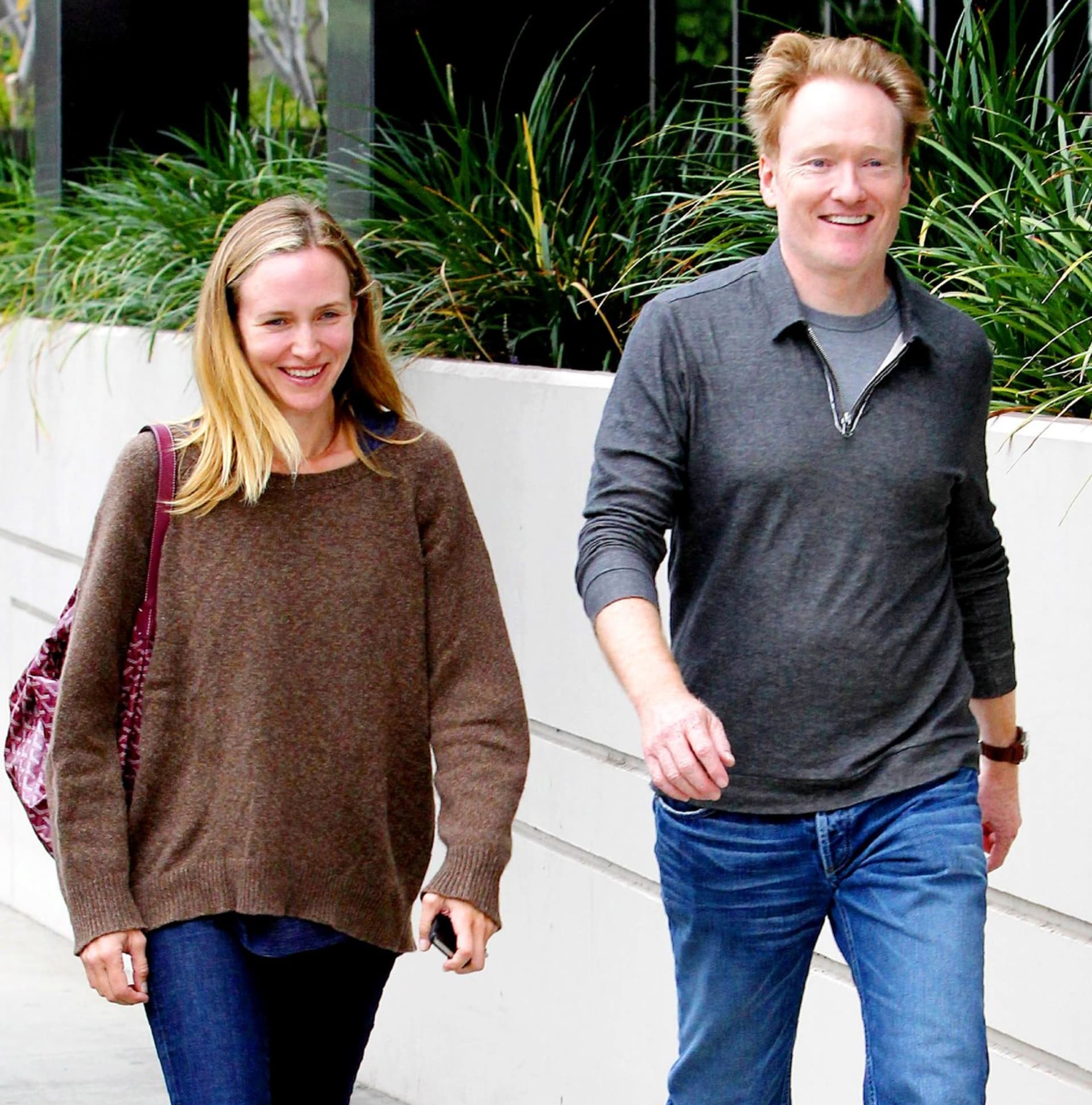 Herec Conan O'Brien si vytvořil šťastný domov s textařkou Lizou Powel.