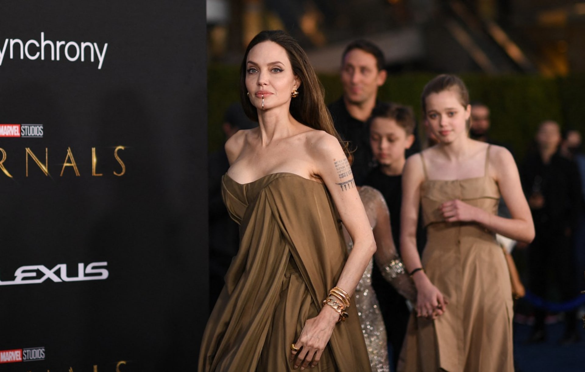 Angelina Jolie (46) ukázala na premiéře nová prsa