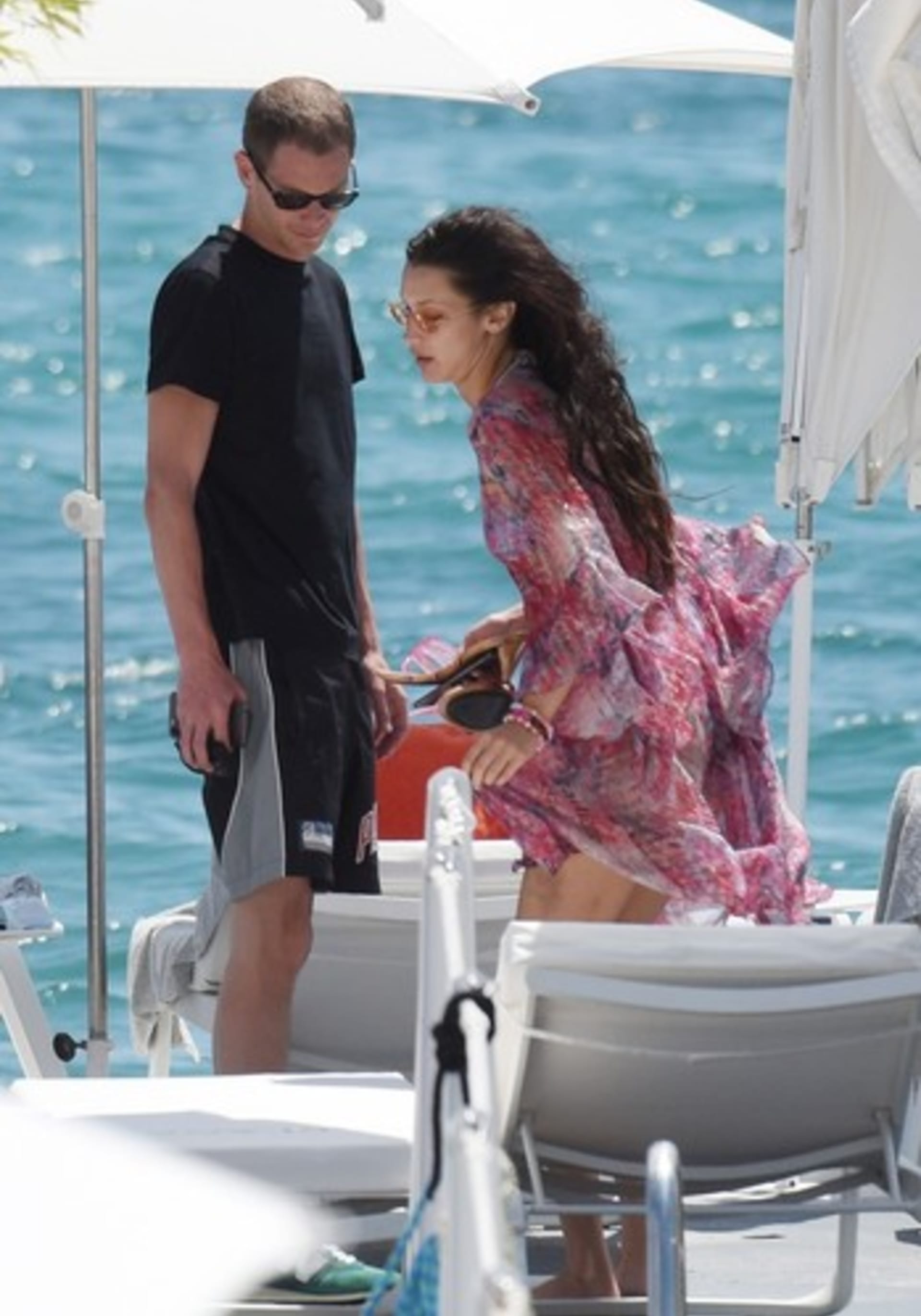 Bella Hadid a kreativní ředitel Mark Kalman si užívali romantickou dovolenou