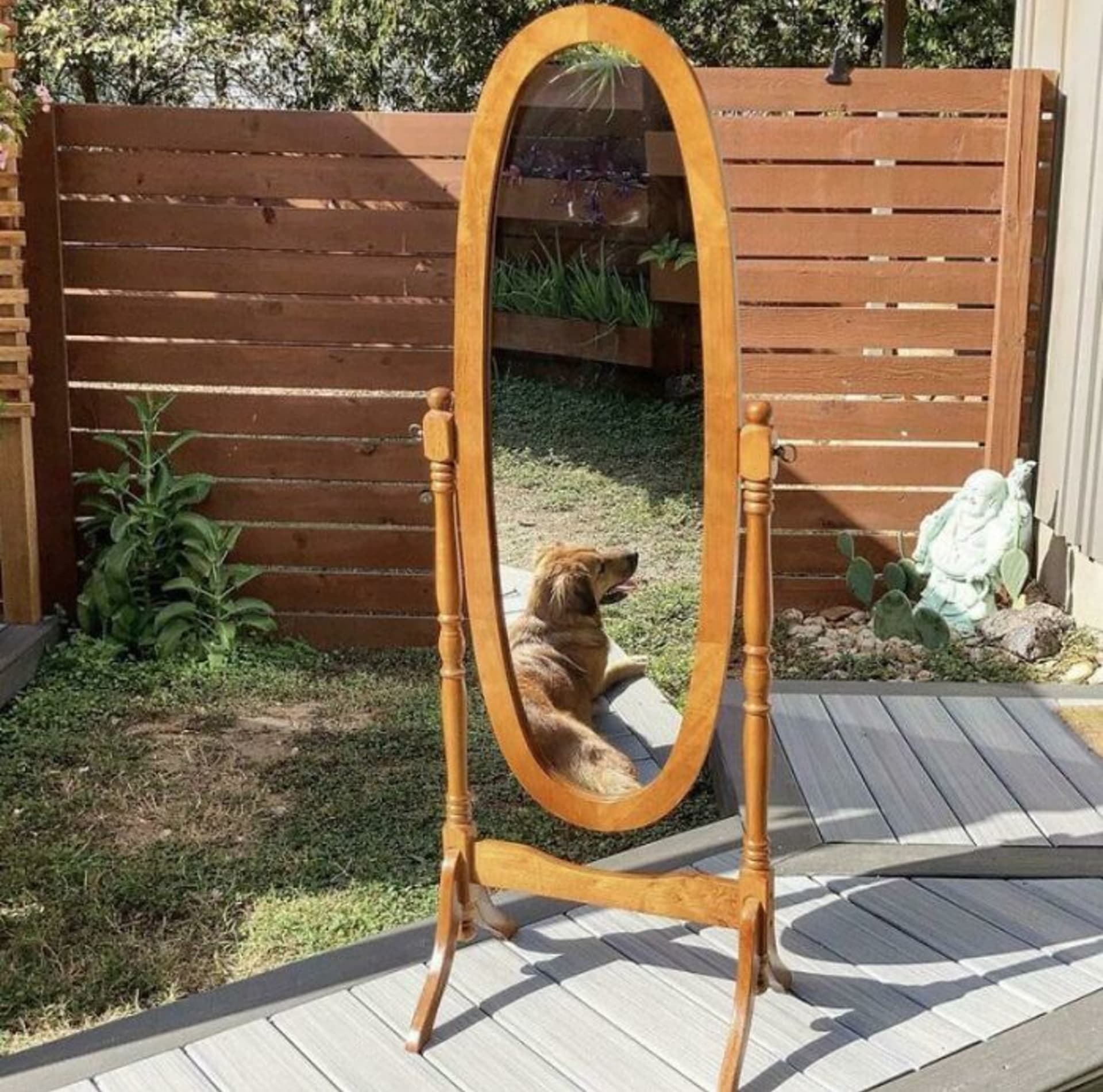 Když se snažíš prodat zrcadlo, aniž bys byl viděn.