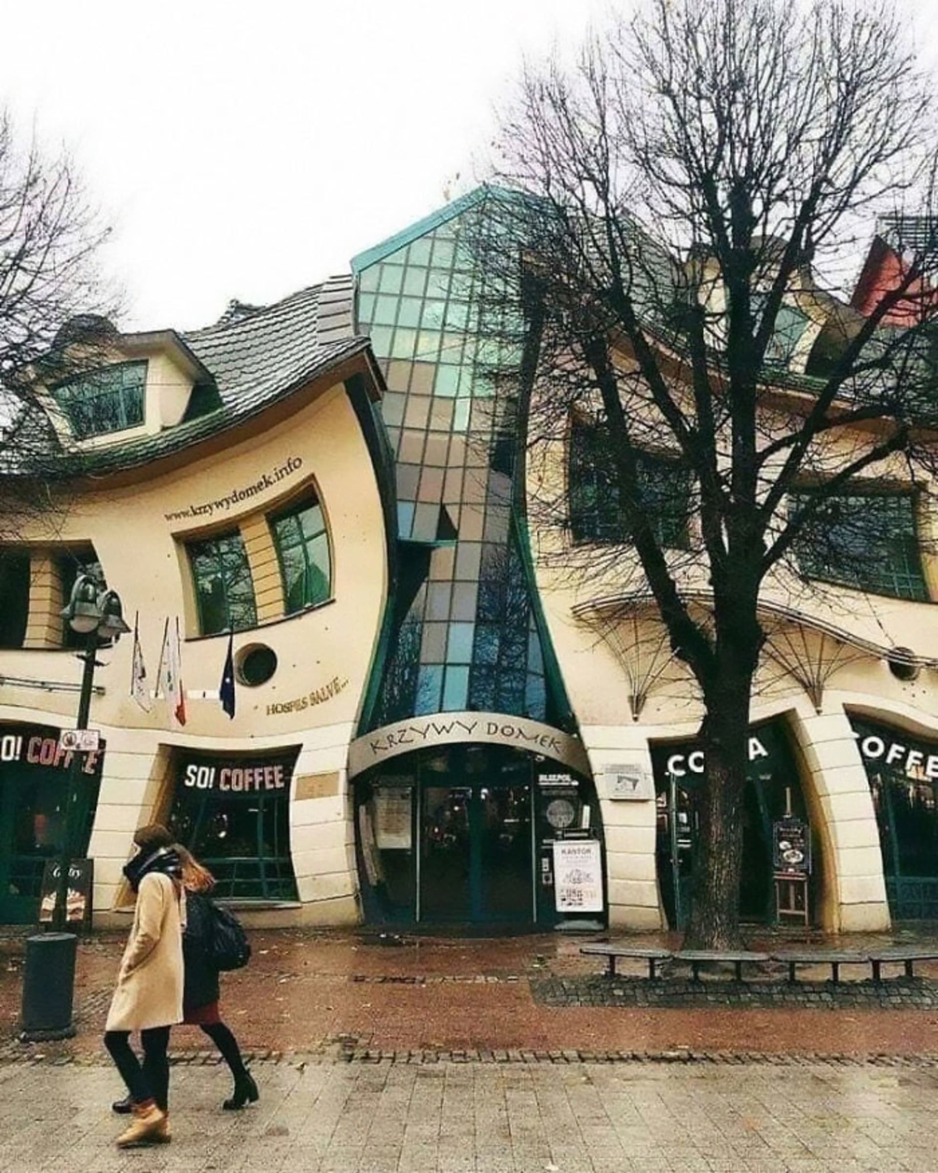 Podivné stavby najdete všude na světě...