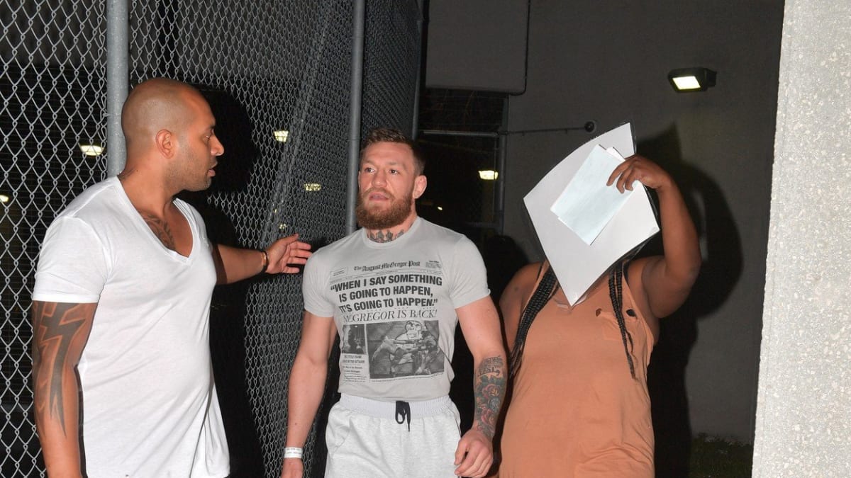 Conor McGregor rozbil fanouškovi telefon a zamířil do vězení 1