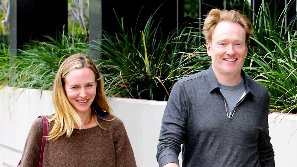 Herec Conan O'Brien si vytvořil šťastný domov s textařkou Lizou Powel.