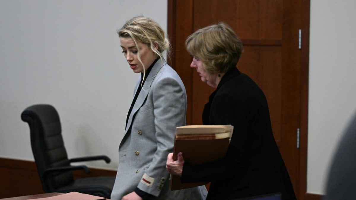 Amber Heard dorazila k soudu