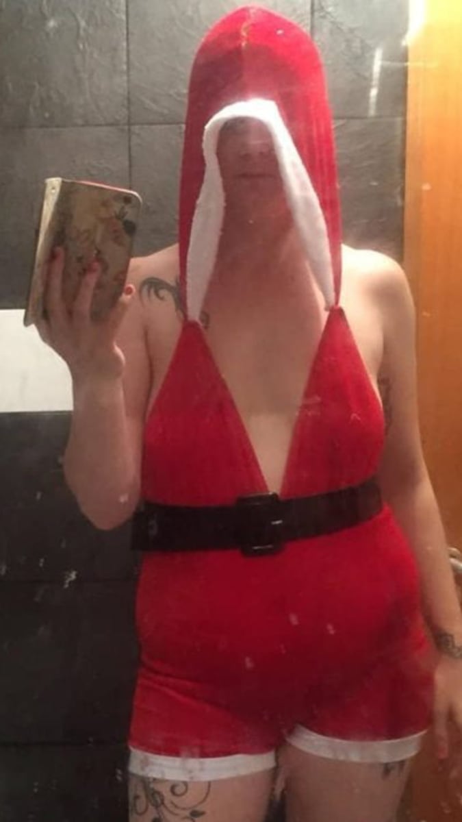 Ženu zklamaly vánoční šaty 2