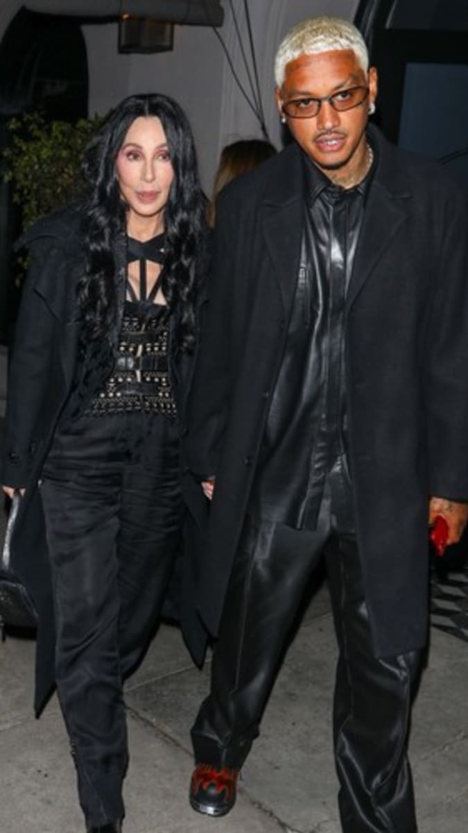 Cher chodí s rapperem Alexanderem Edwardsem.