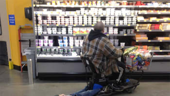 11 šílených příkladů lidí, kteří chodí nakupovat do Walmartu