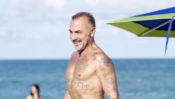 Gianluca Vacchi na pláži