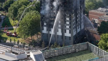 Žena přežila požár v Grenfell Tower