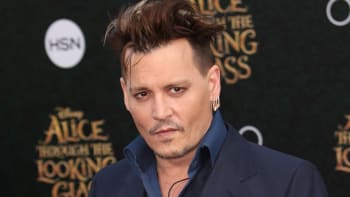 Johnny Depp - dluhy