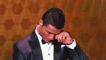 Zlatý míč: Plačka Ronaldo ukázal syna i přítelkyni (FOTOGALERIE ze zákulisí)