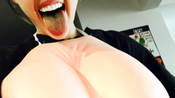 Miley ukázala prsa