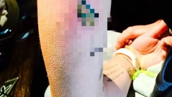 Další úlet Miley Cyrus: Má nové tetování, které nikdo nechápe