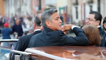 Ženy po celém světě truchlí. George Clooney se oženil.  FOTOGALERIE ZE SVATBY!
