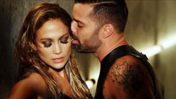 Divoká líbačka Jennifer Lopez s Ricky Martinem:  Copak on už není gay?