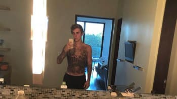 Justin Bieber - šílené tetování