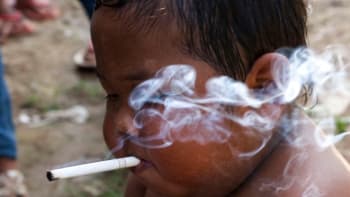 Aldi Suganda - Dítě závislé na kouření
