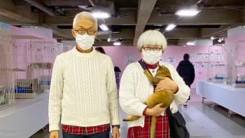 Japonský pár se obléká stejně