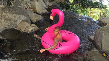 Nahý Bieber na dovolený