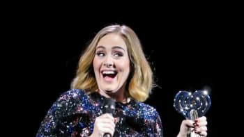 Adele nabídli nejvýhodnější kontrakt