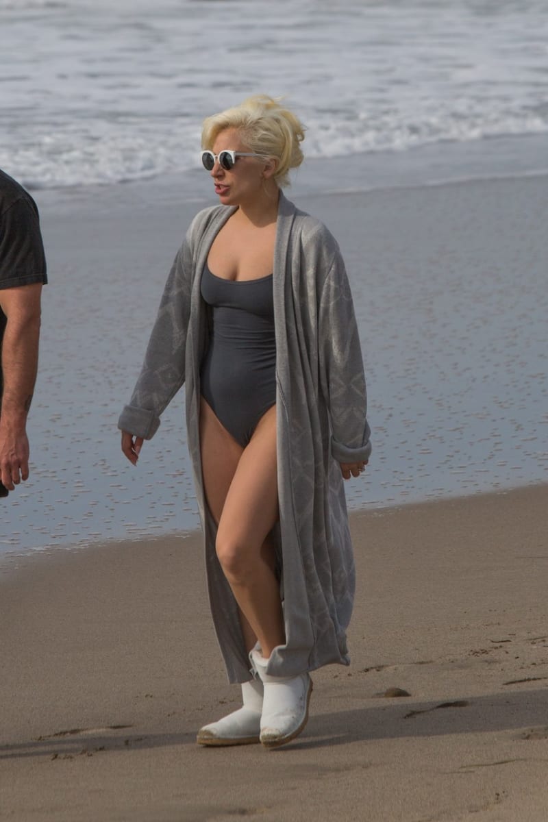 Lady Gaga na pláži