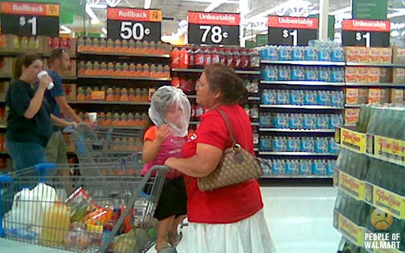 Tahle babička by zasloužila na hlavu druhý pytlík.