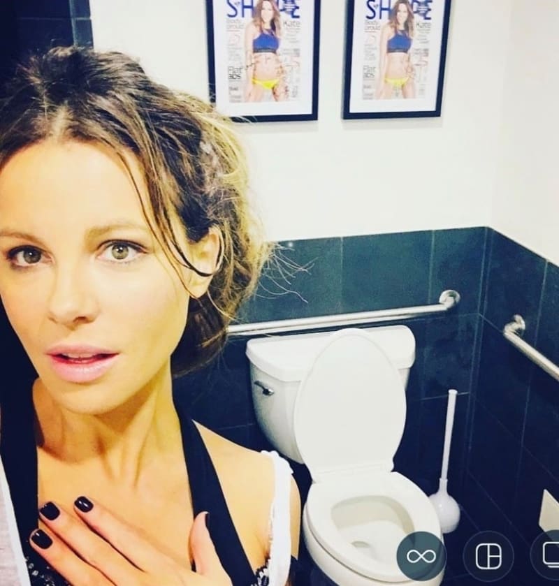 Celebrity milují fotky z toalet