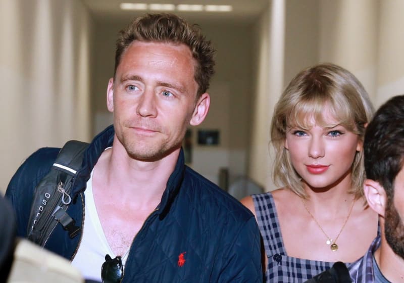 Taylor nyní randí s hercem Tomem Hiddlestonem.