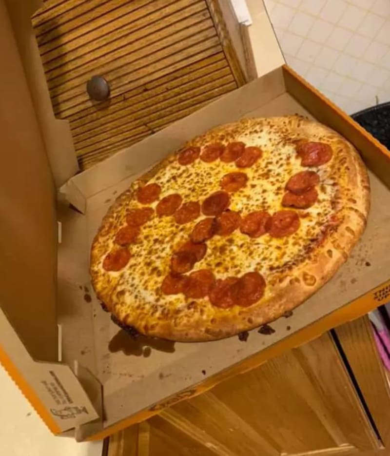 Pizza se svastikou uprostřed 1