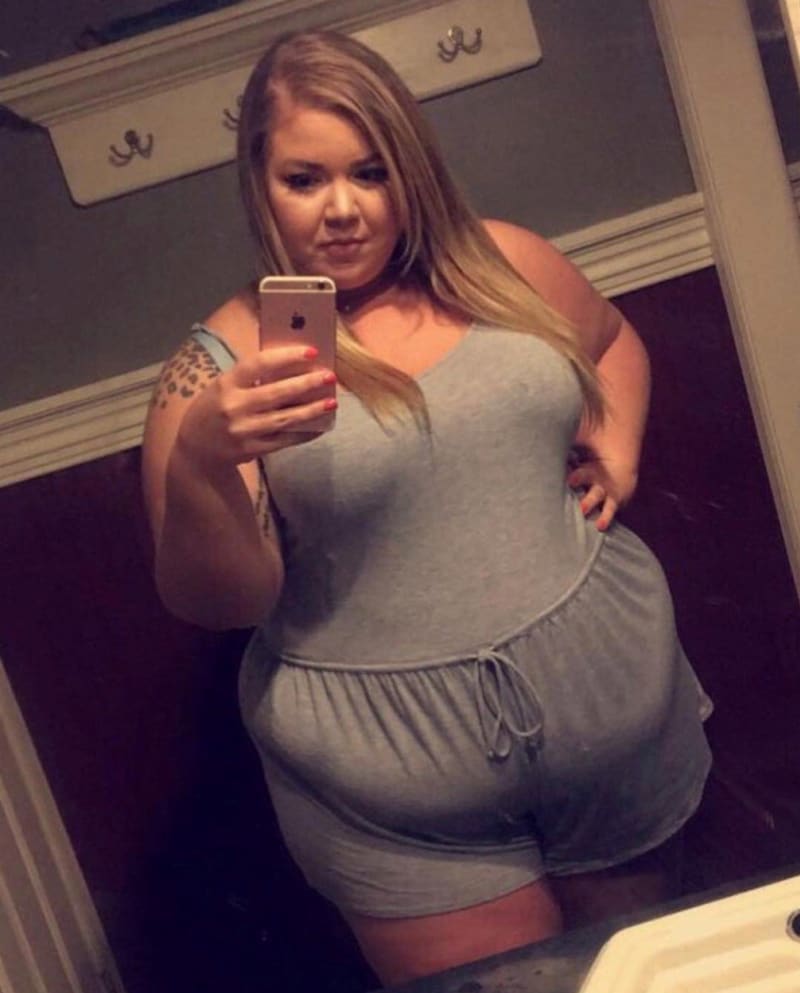 Obézní žena kašle na diety a fotí se v bikinách 10
