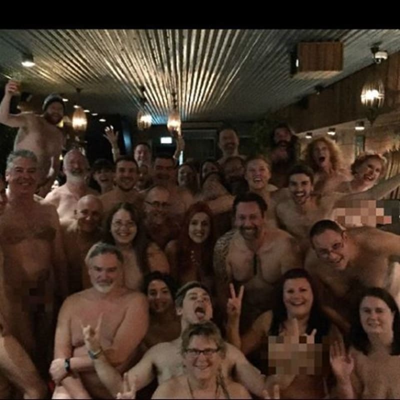 Nudistická party - Obrázek 1