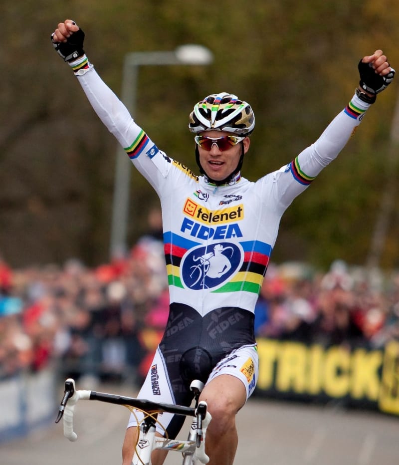 Český cyklista Zdeněk Štybar se stal na mistrovství světa cyklokrosařů v nizozemském Hoogerheide potřetí v kariéře světovým šampionem. Obhájce titulu Sven Nijs z Belgie skončil druhý se ztrátou dvanácti vteřin.