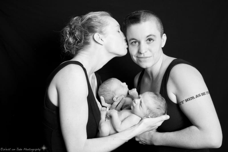 Maminky s novorozeňaty.