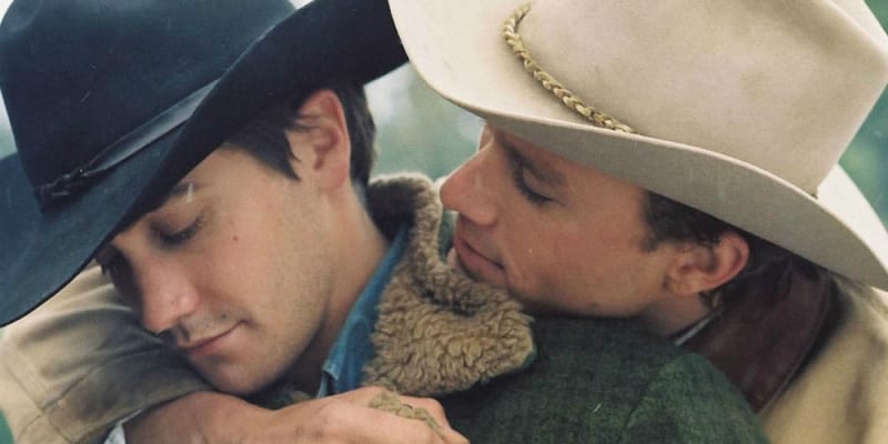 Zkrocená hora (2005) - Něžný romantický film o dvou homosexuálech byl zakázaný čistě kvůli tomu, že byl o dvou homosexuálech