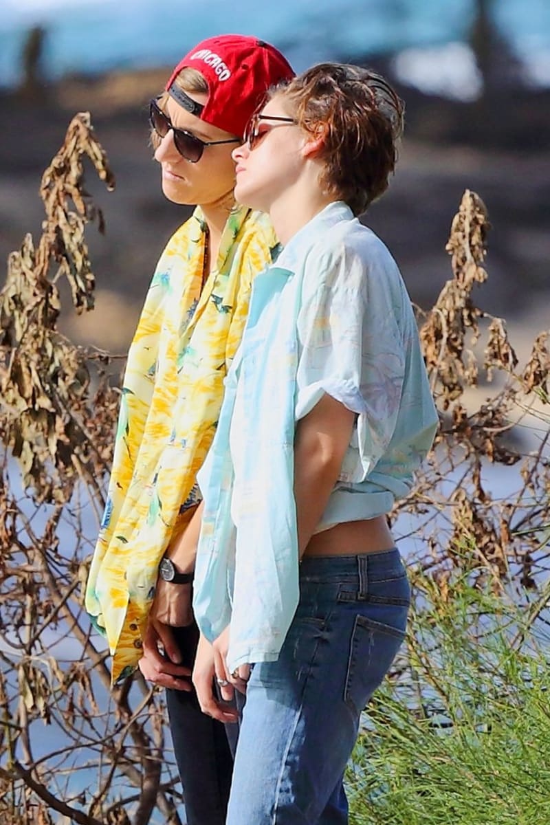 Kristen Stewart s nejlepší kamarádkou na pláži - Obrázek 4