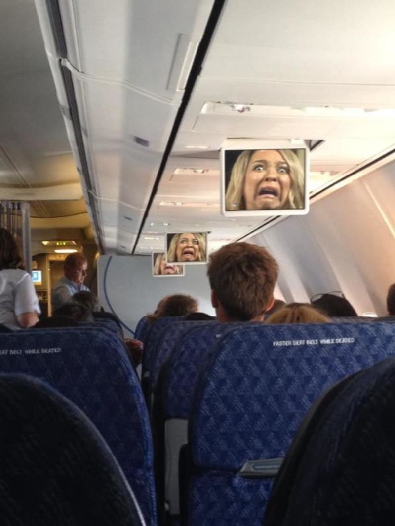 V letadle jsou k vidění dost zvláštní věci - Obrázek 13