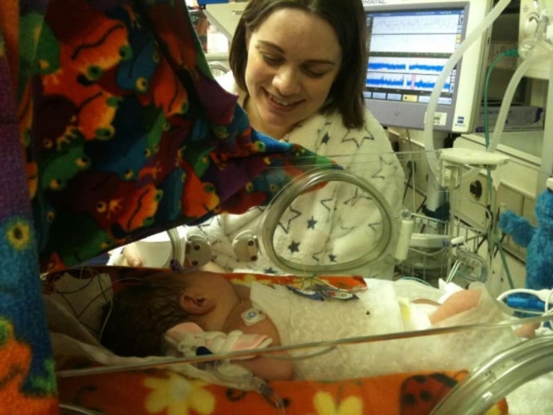 Britští lékaři zmrazili novorozeně, aby mu zachránili život... novorozeně celých 20 minut po porodu nedýchalo, lékaři ho uvedli do stavu umělé hypotermie a tím mu zachránili život.