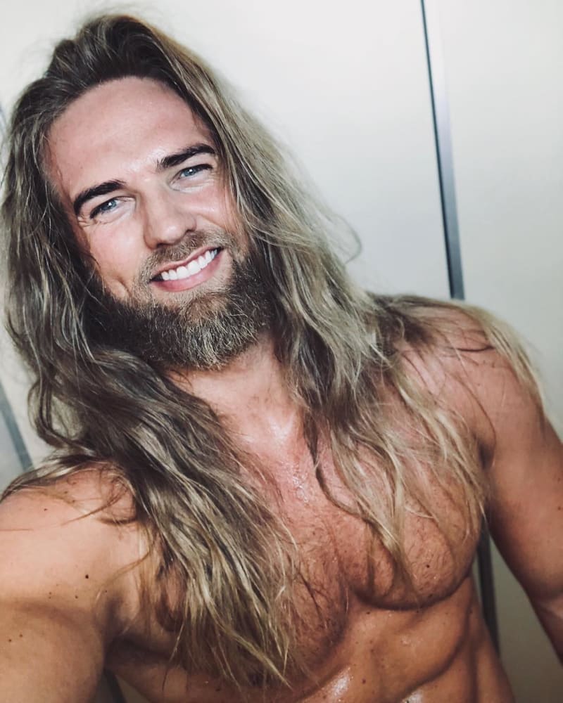 Sexy muži s dlouhými vlasy 5