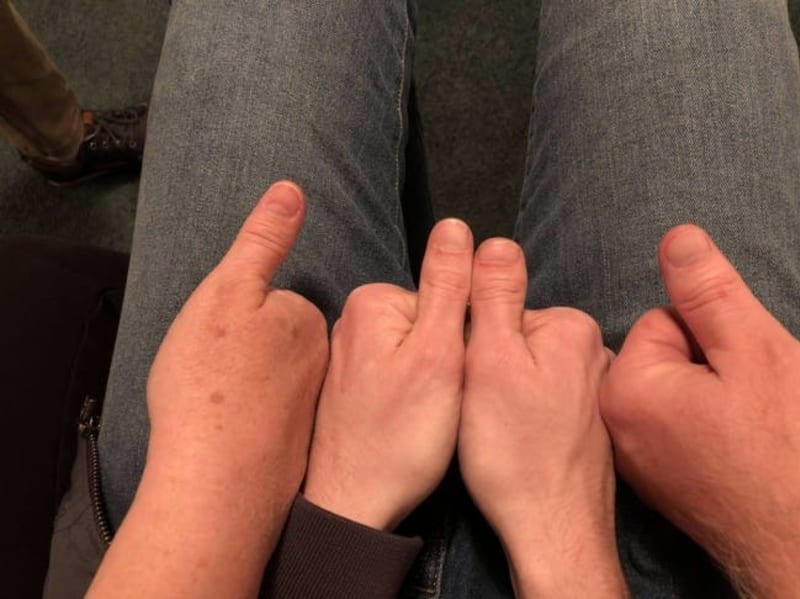 Jeden palec má po mamince, druhý po tatínkovi.