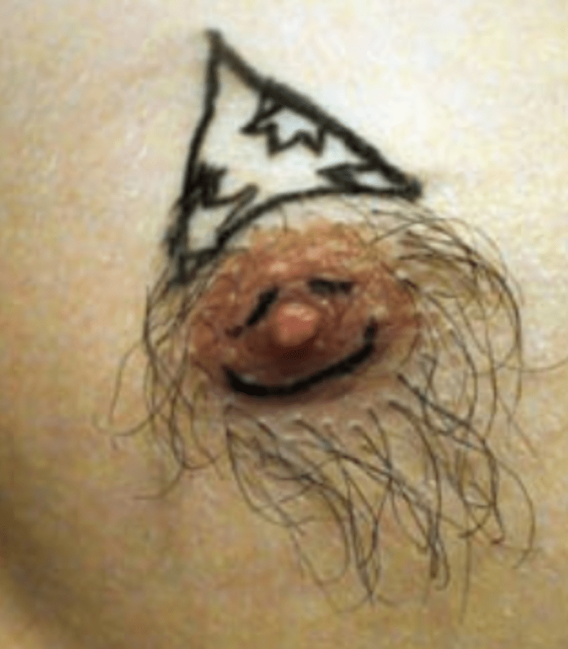 Nechutné tetování bradavky.