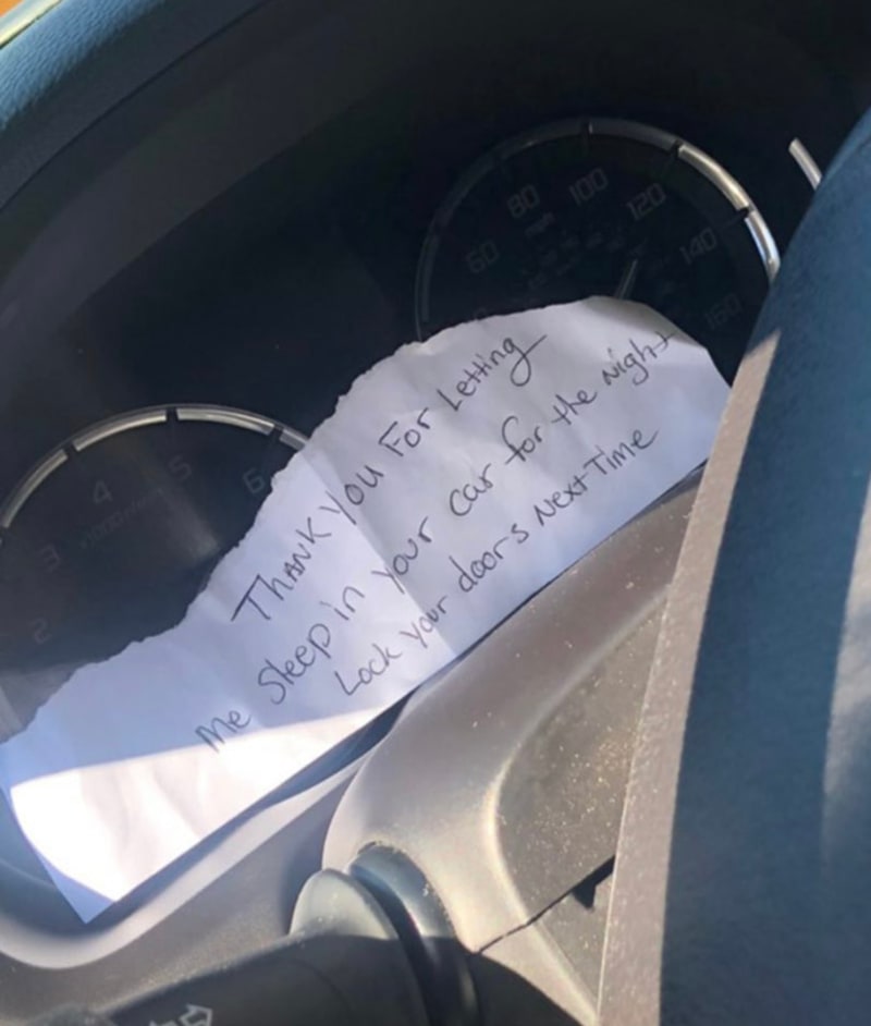 Když vám v autě nechá vzkaz bezdomovec...