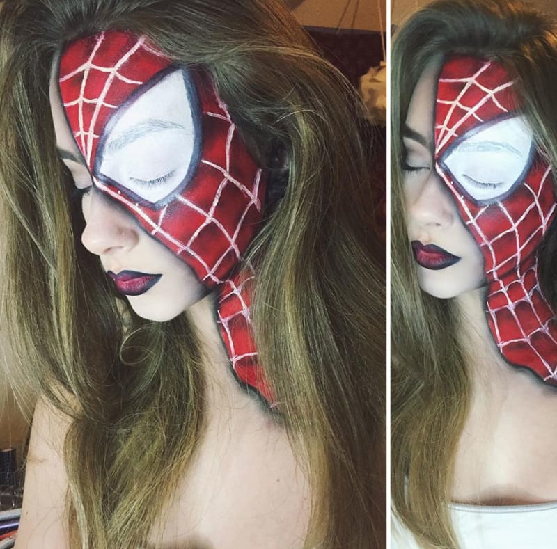 Krásná Spider-woman.
