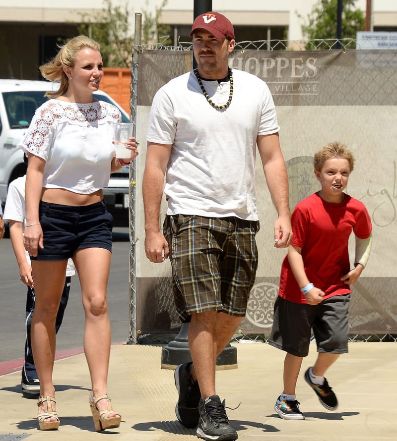 Britney s dětmi a Davidem Lucadem