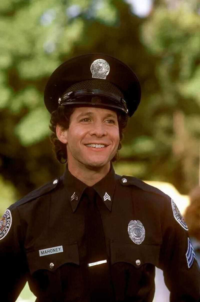 Steve Guttenberg jako seržant Mahoney v Policejní akademii