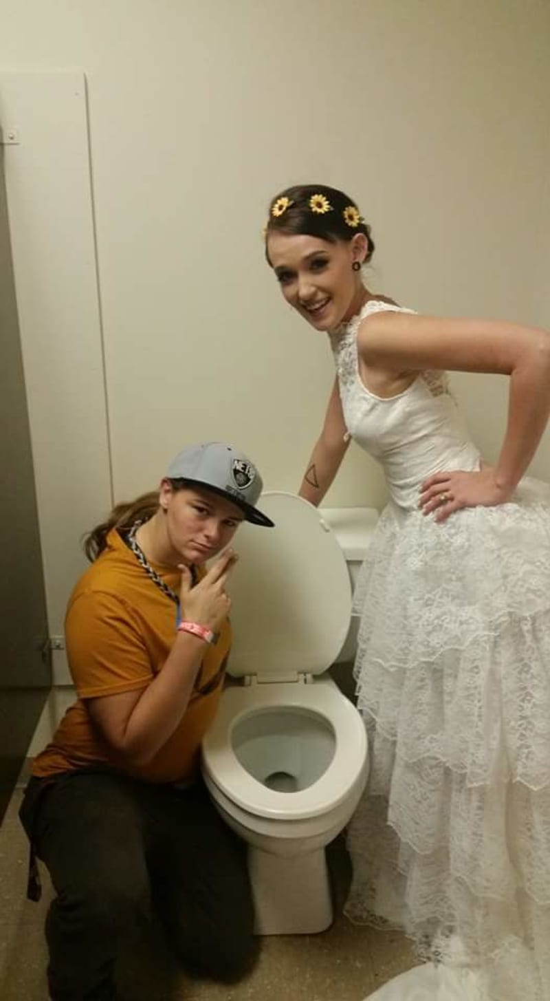 Svatba na záchodě? Proč ne!